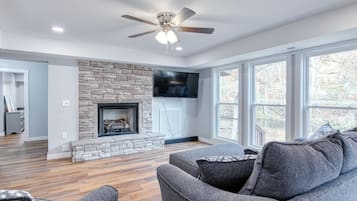 Cabin, Multiple Beds, Patio, River View | Living area | 40-inch TV with digital channels, fireplace
