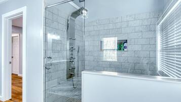 Cabin, Multiple Beds, Patio, River View | Bathroom | Towels, shampoo, toilet paper