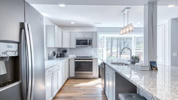 Cabin, Multiple Beds, Patio, River View | Private kitchen | Fridge, microwave, oven, stovetop