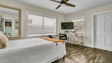 Iron/ironing board, travel crib, free WiFi, bed sheets