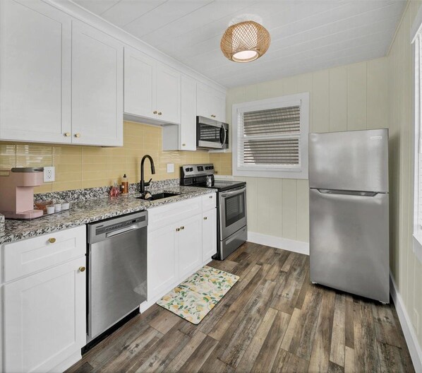 Refrigerador, microondas, horno y lavavajillas 