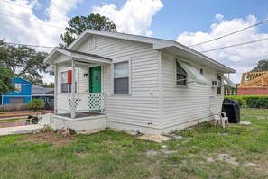 Exterior - 2BR Bungalow • Walk Downtown SH Free WIFI (Safety Harbor)