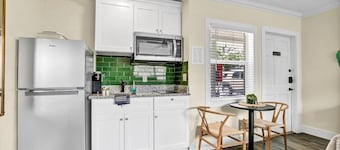 King Studio | Harbor Charm & Fast Wi-Fi