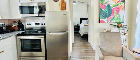 Refrigerador, microondas, horno y lavavajillas