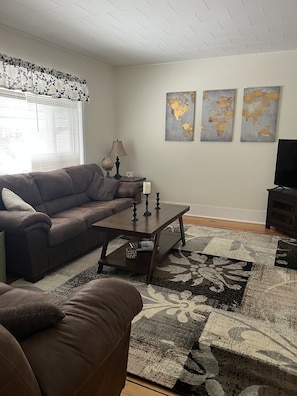 Smart TV, video games, DVD player, books - Comfortable home in the heart of the Keweenaw! (Mohawk)