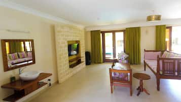 Villa, 2 Bedrooms, Smoking, Balcony | Living room