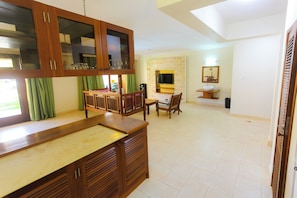 Villa, 2 habitaciones, para fumadores, balcón | Interior