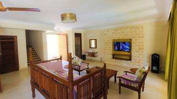 Villa, 2 Bedrooms, Smoking, Balcony | Interior