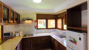 Villa, 2 Bedrooms, Smoking, Balcony | Private kitchen