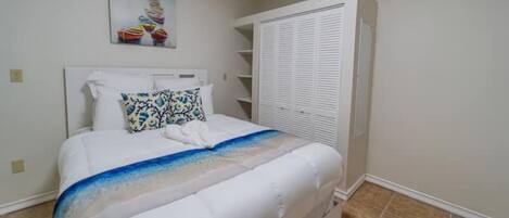 2 bedrooms, iron/ironing board, WiFi, bed sheets