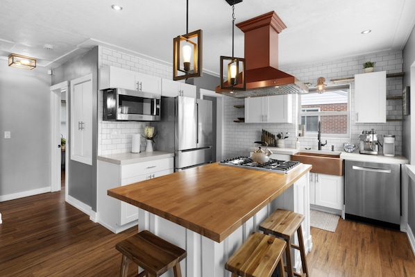 Fridge, microwave, oven, stovetop