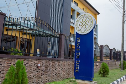 Peace De Luxe Limited