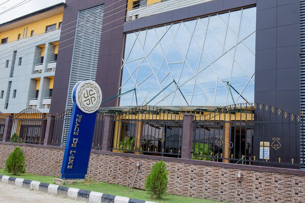 Exterior - Peace De Luxe Limited (Loburo)