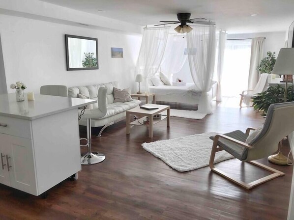1 habitación, tabla de planchar con plancha, wifi gratis y ropa de cama 