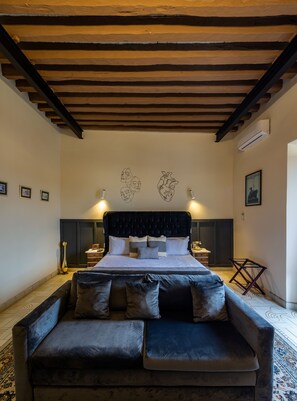 Master King and Full Sofa Bed | In-room safe, individually decorated, desk, blackout curtains - Palpatio Hotel Boutique (Guadalajara)