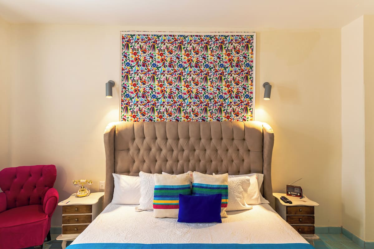 Junior Suite King | In-room safe, individually decorated, desk, blackout drapes