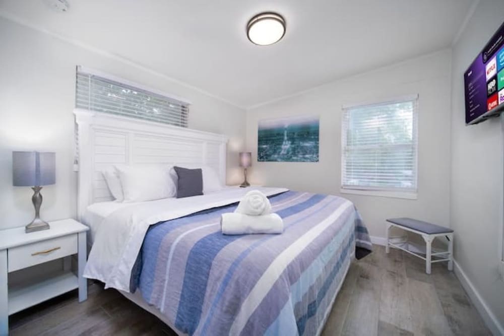 Fully Renovated house 10 min to Mayo Clinic Jacksonville Vrbo