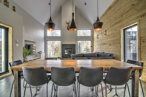 Dining - Chalet Haut-Bois | Hiking, Skiing & Spa (Morin-Heights)