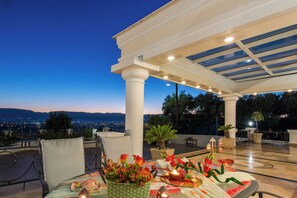 Outdoor dining - Frido Luxury Villa - 600 Sqm (Zakynthos)