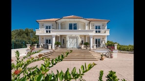 Villa, 5 Bedrooms, Balcony, Garden View | Exterior
