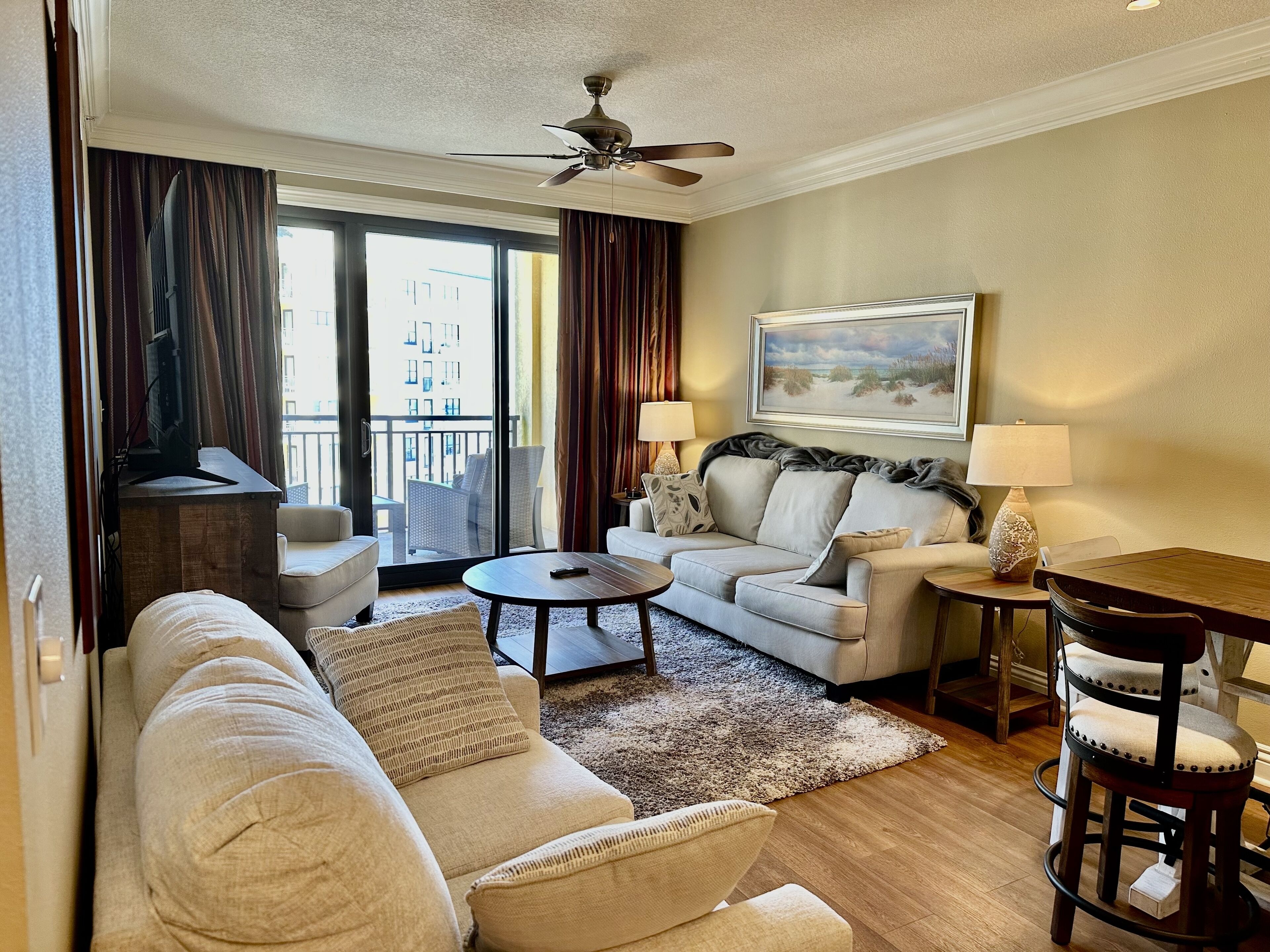 Perrydise @ Emerald Grande