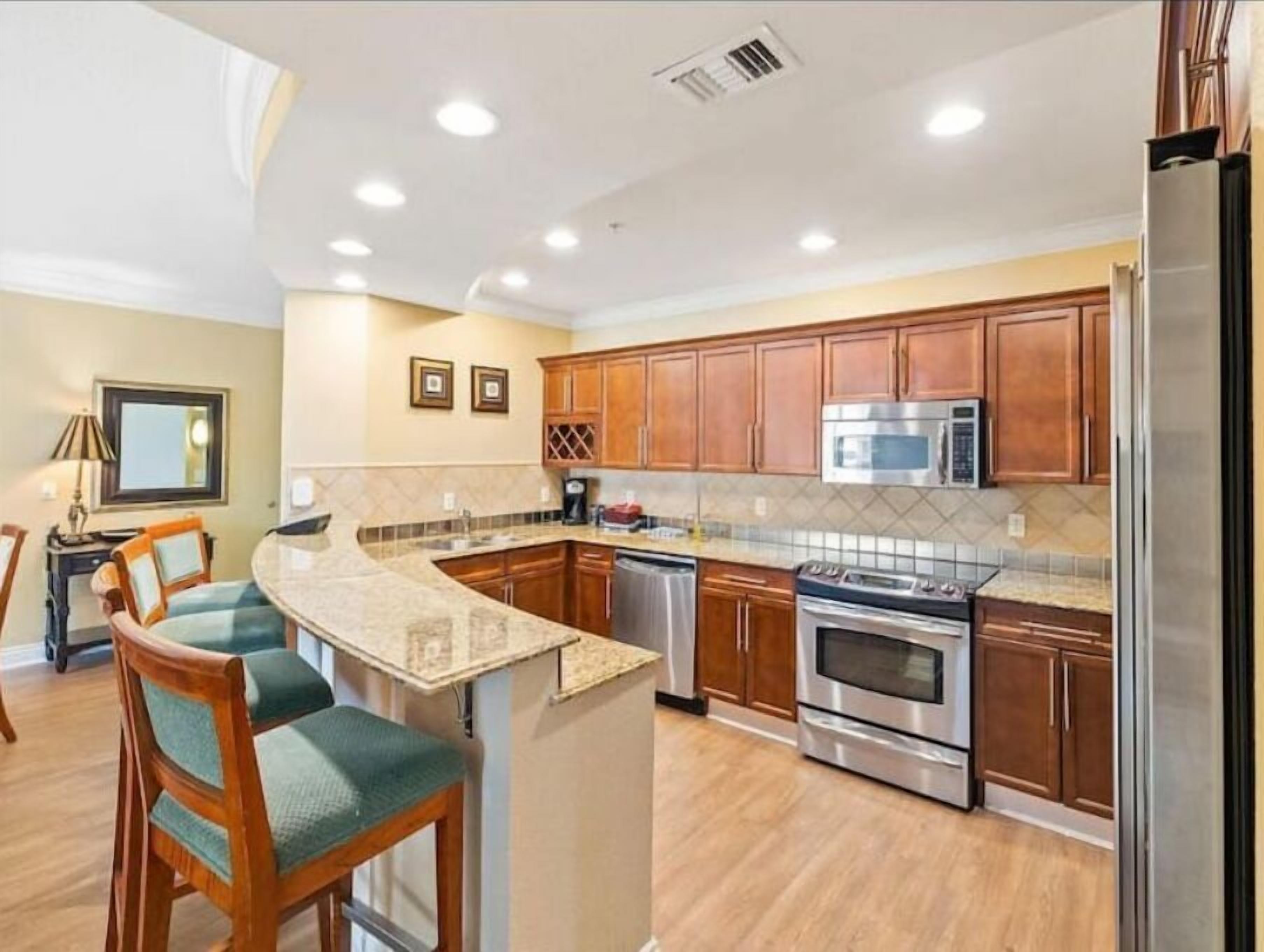 Perrydise @ Emerald Grande