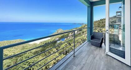 Family-sized villa- 5 mins from secluded beach! 10 mins from city centre!