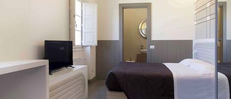 1 chambre, fer et planche à repasser, accès Internet