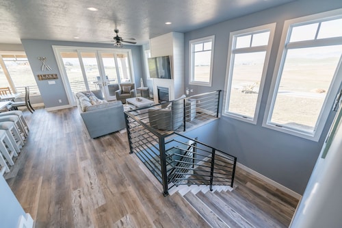Bear Essentials | New 5BR on Golf Course | Hot Tub, Game Room & Ideal Beach Access
