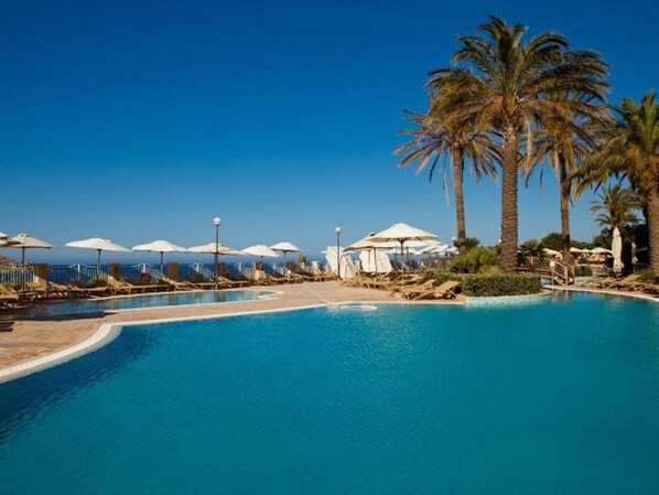 Indoor pool - Apartment Two Weeks Right of Use at Radisson Blu Resort & Spa, Golden Sands (Mellieha)