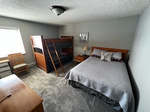 3 bedrooms, iron/ironing board, free WiFi, bed sheets