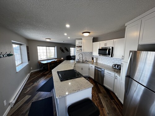 Powderhorn Slopeside 3 Bedroom / 3.5 Bath Condo Next to Ski Lift