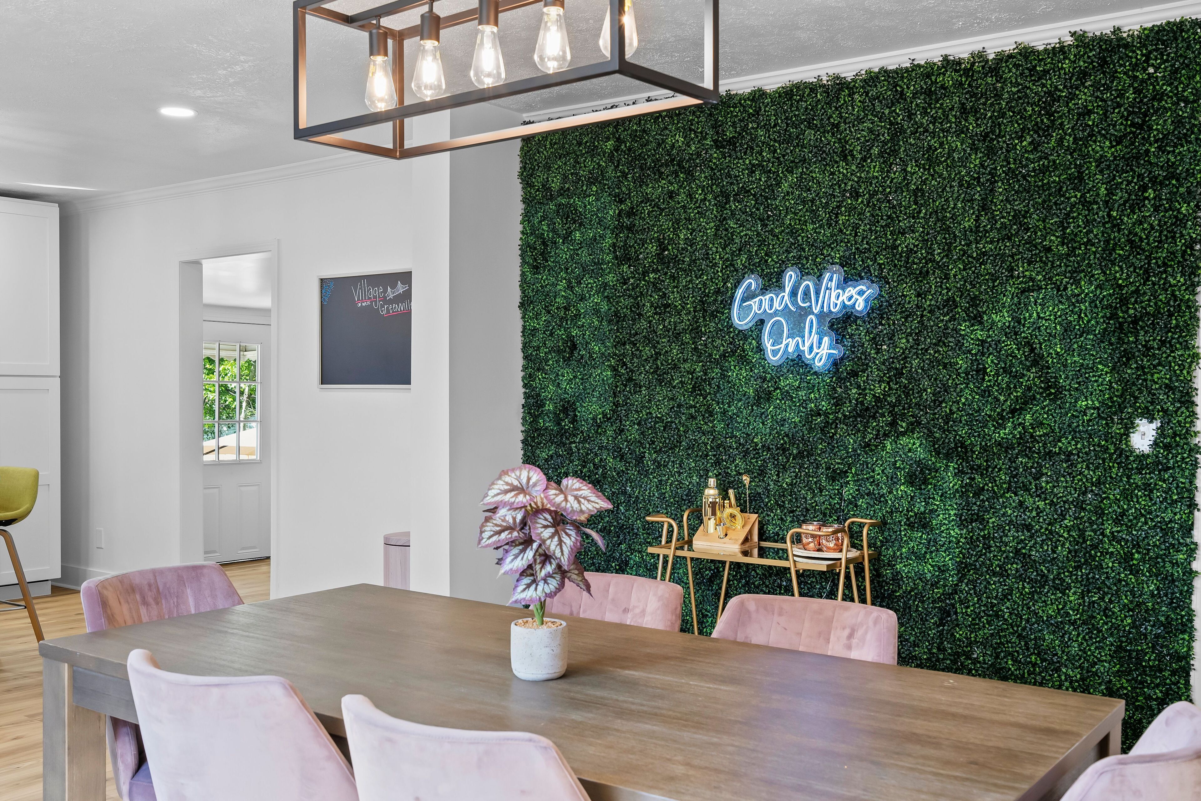 Artsy Bungalow in West Village of GVL