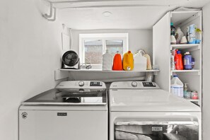 Private kitchen - Sloan's Lake Studio Cottage (Denver)