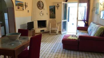 Villa, 3 Bedrooms, Smoking, Patio | Living area