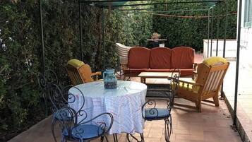 Villa, 3 Bedrooms, Smoking, Patio | Outdoor dining