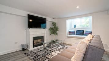 Smart TV, fireplace