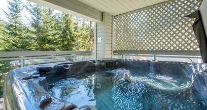 Large deck | Private Hot Tub | BBQ | Pet friendly