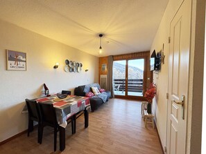 TV - Apartment in luxury residence (LES ORRES 1800)