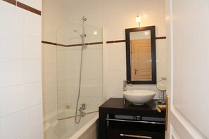 Bathroom - Apartment in luxury residence (LES ORRES 1800)