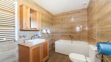 SĂšche-cheveux, serviettes fournies, savon, shampoing