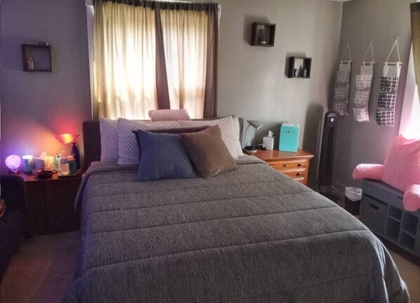 3 室のベッドルーム、アイロン / アイロン台、WiFi、ベッドシーツ