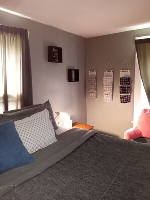 3 室のベッドルーム、アイロン / アイロン台、WiFi、ベッドシーツ