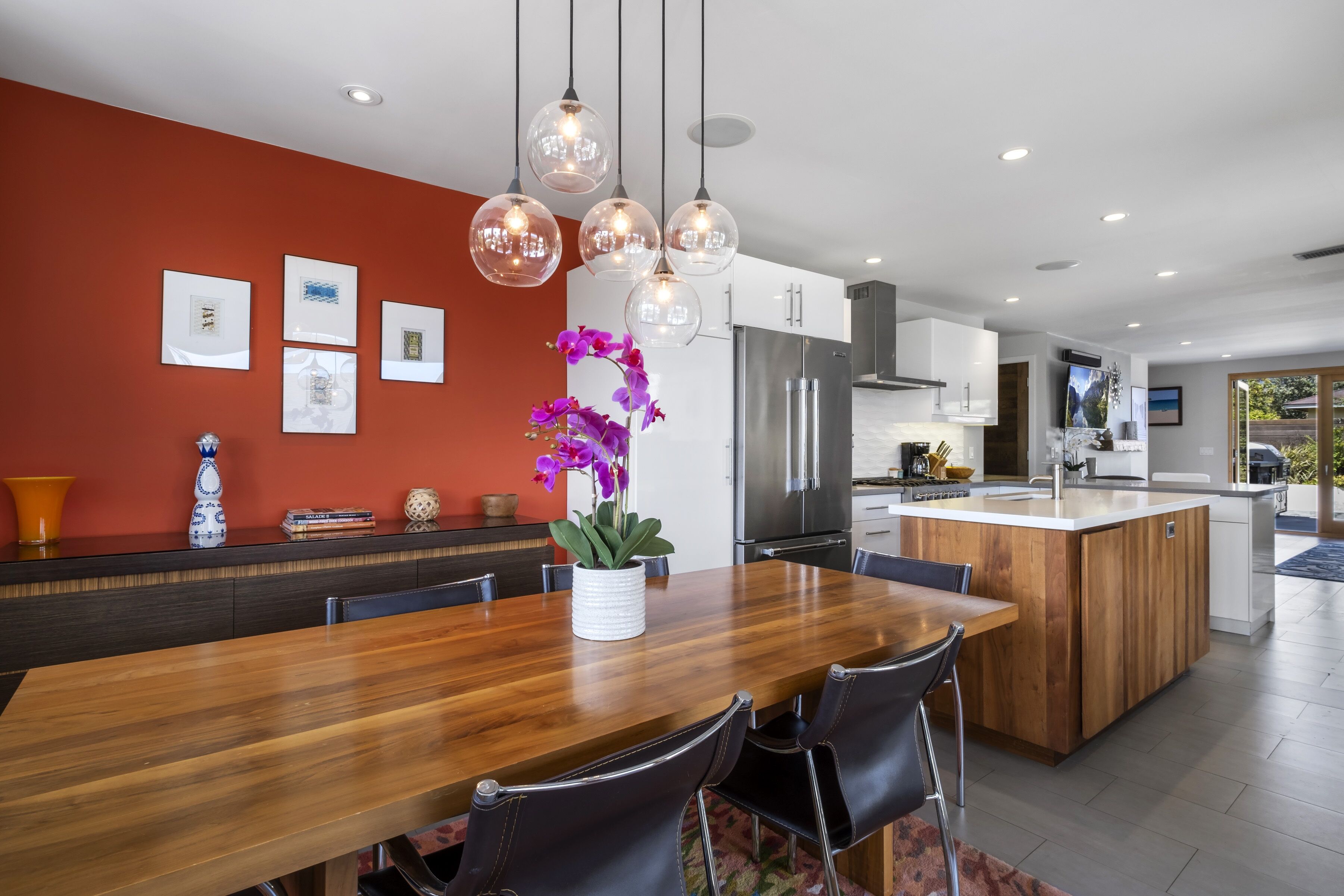 New! Modern Sea Escape -  with A/C, steps from Shoreline Park, beach, Hot tub, Bocce Ball, Dog OK