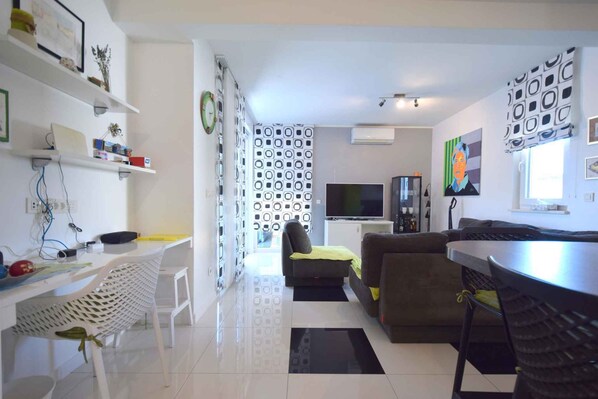 TV - Holiday apartment with two bedrooms (Njivice)