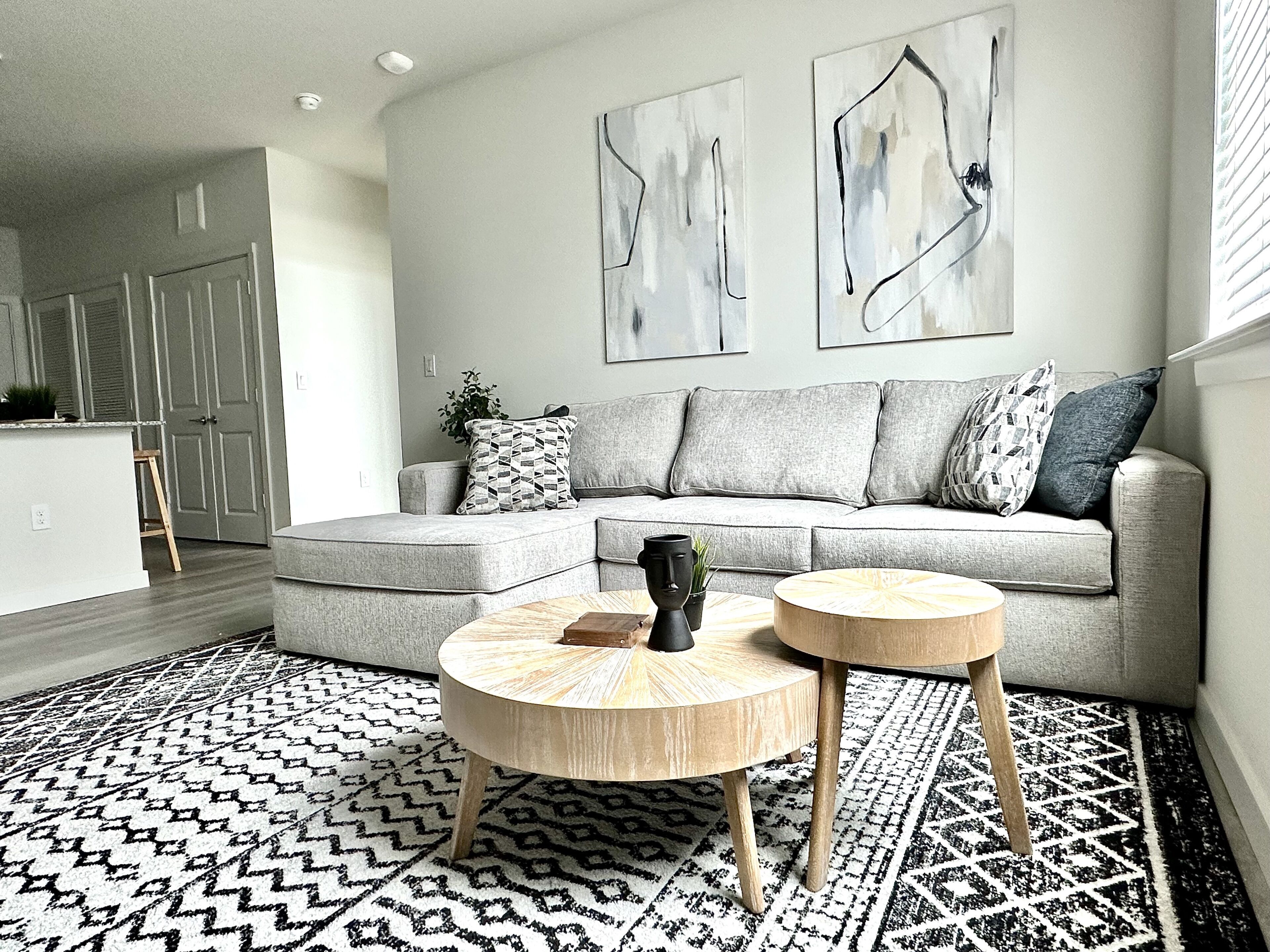 Modern Downtown 2 bed 2 bath apt!