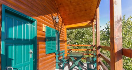 Hotel Gacka - Two-Bedroom Cottage with Balcony