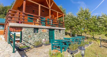 Hotel Gacka - Two-Bedroom Cottage with Balcony