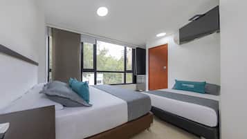 Standard Triple Room | Desk, free WiFi, bed sheets