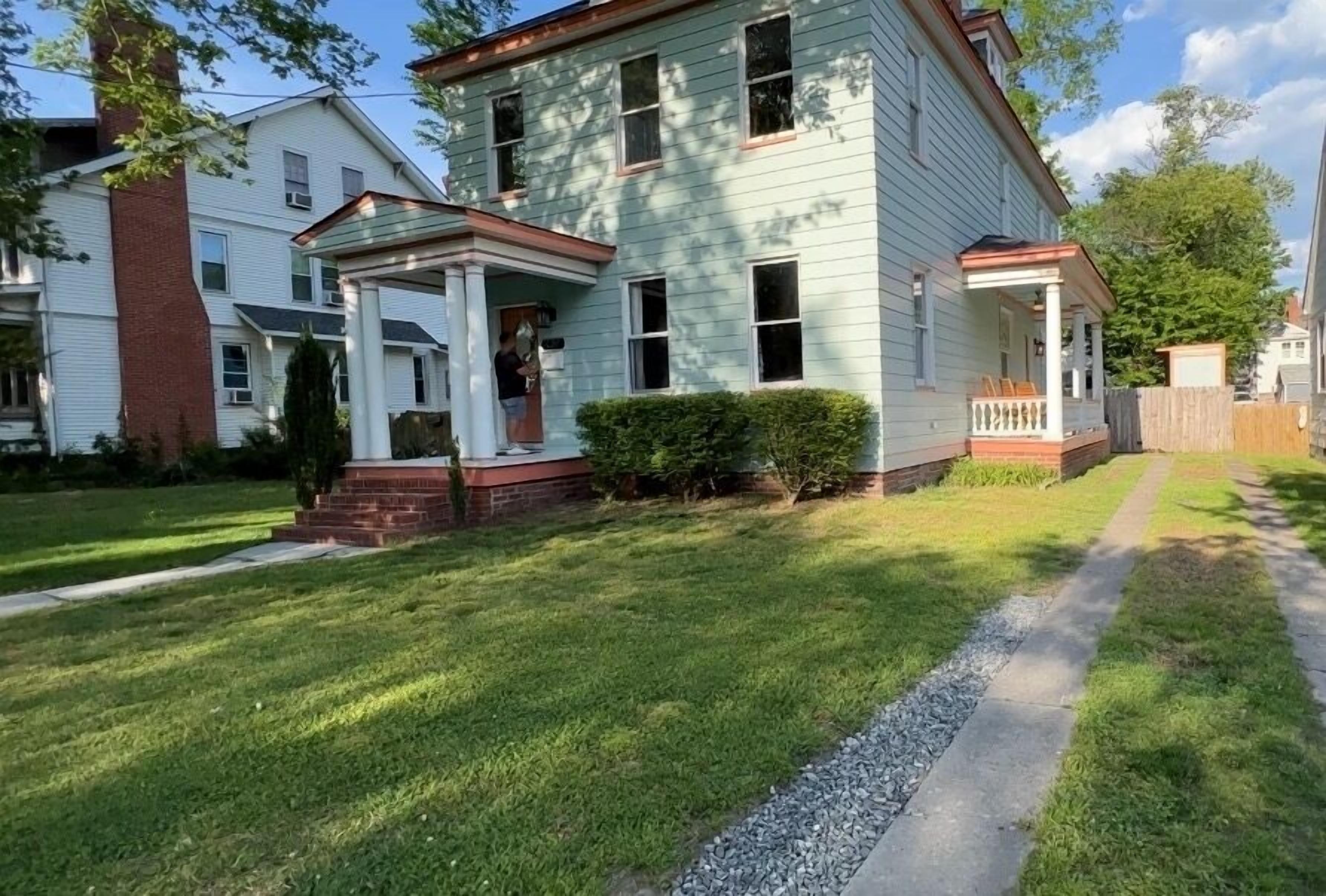 Spacious historic home central to attractions. Long term stays ask for rate